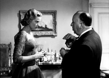 Ο Άλφρεντ πίσω από τον Χίτσκοκ