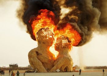 Οι δούρειοι Χίπις επιστρέφουν στο Burning Man