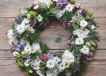 Πώς να φτιάξετε μαγιάτικο στεφάνι εύκολα και απλά