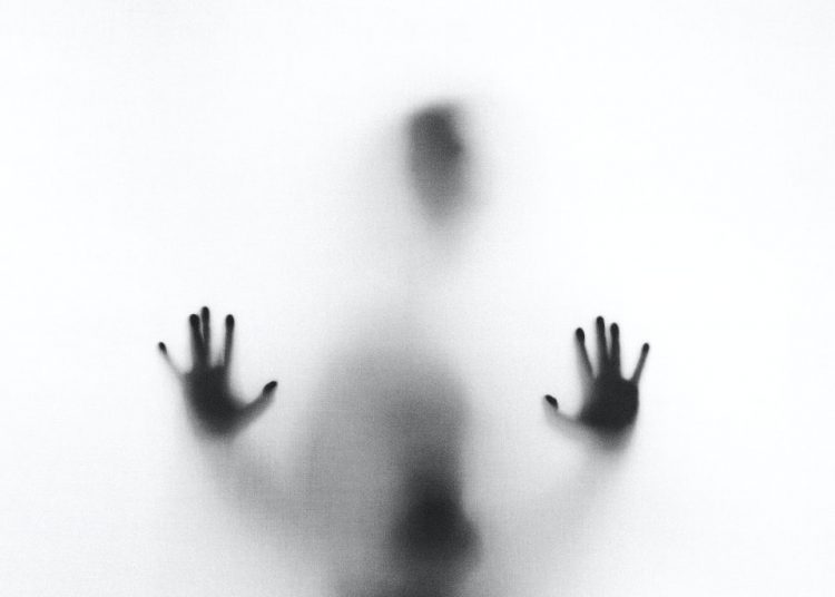 Τρεις φόνοι και μία κηδεία