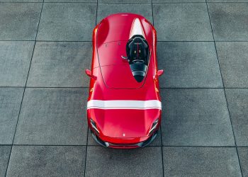 Ο φωτογράφος που απογειώνει τα αυτοκίνητα