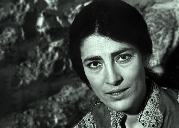 H Ειρήνη Παπά για τη Χούντα, τον καπιταλισμό και τη φιλοσοφία