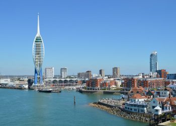 Πόρτσμουθ: Παρελθόν και παρόν, απλωμένα σε μιαν ακτή