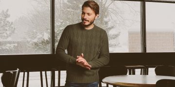 Τα 5 πουλόβερ που πρέπει να έχεις στην ντουλάπα σου