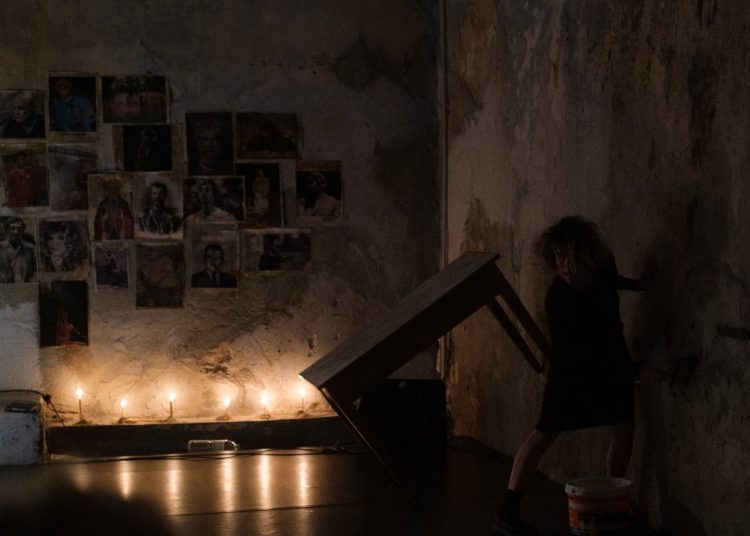 Είδαμε τις «Μάγισσες», μια διαφορετική και τολμηρή παράσταση