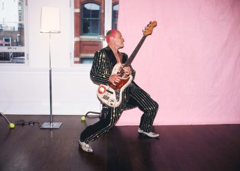 O Flea πρωταγωνιστεί σε καμπάνια Μόδας