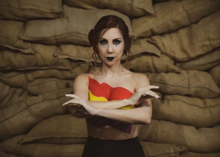 Είδαμε το Ay, Carmela! και νιώσαμε επαναστατικά