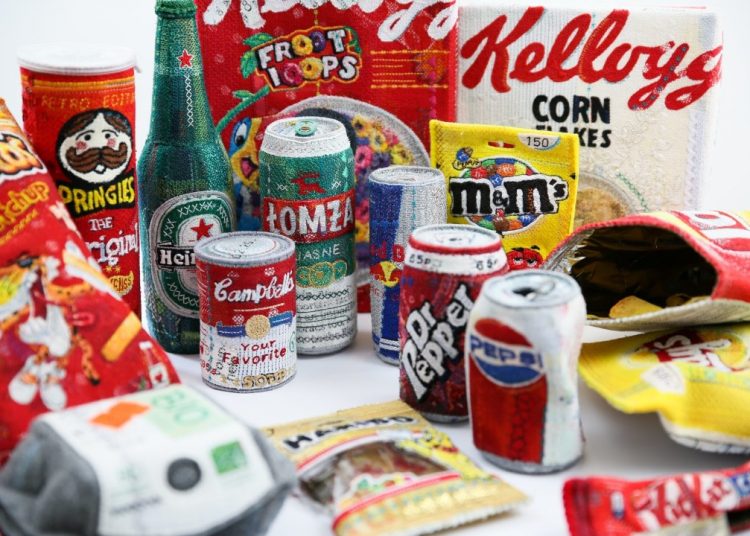 Η Alicja Kozlowska κεντάει brands, πλέκει εγκώμια και εξυφαίνει συμβολισμούς