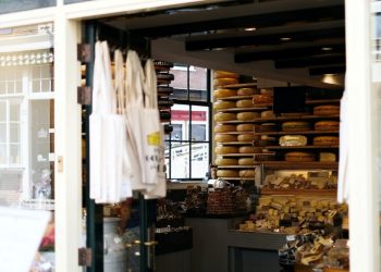 Γκούντα VS Ένταμ: Ομοιότητες και διαφορές των πιο δημοφιλών κίτρινων τυριών