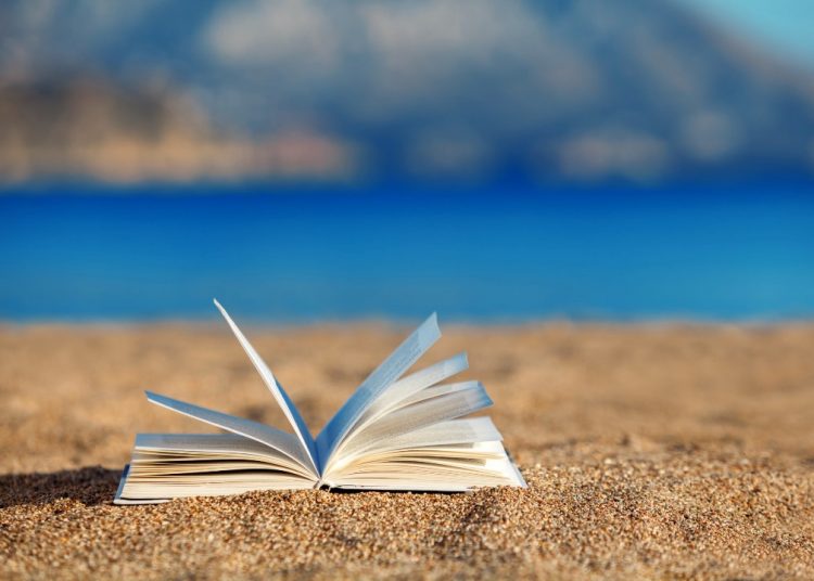 10 αξιόλογα βιβλία με θέα την παραλία