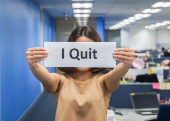 Από τη Μεγάλη στη Σιωπηρή Παραίτηση