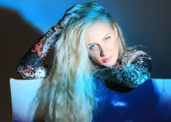 Η  περιοδεία της Lia Hide συνεχίζεται