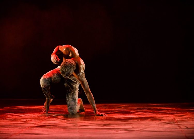 Ο Pak Ndjamena έρχεται στην Ελλάδα για δυο μοναδικές παραστάσεις χορού