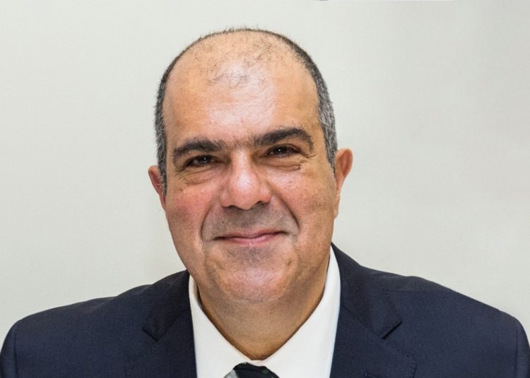 Ο Sir Στέλιος Χατζηιωάννου γιορτάζει με ένα νέο βίντεο τα 30 χρόνια «easy»