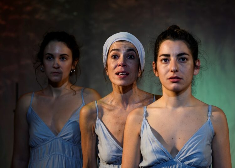 Κάποια στιγμή θα μάθετε ποιος είμαι