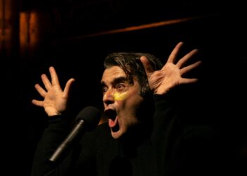 Είδαμε το ανατρεπτικό «Κόκκαλο» στο Θέατρο Σημείο