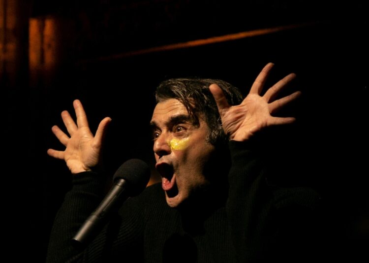 Είδαμε το ανατρεπτικό «Κόκκαλο» στο Θέατρο Σημείο