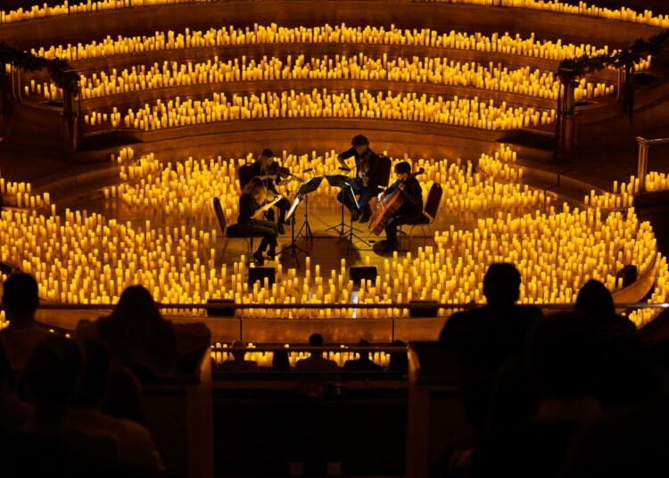 Candlelight: Μια μαγική μουσική εμπειρία υπό το φως των κεριών