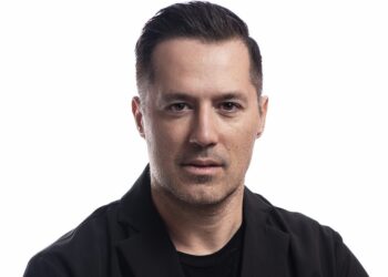 Ο Αδάμ Τσαρούχης στο Half Note