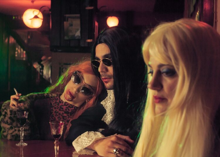 Υπέρβαρο, ασήμαντο: ασχημάτιστο: ένα ευρωπαϊκό δείπνο