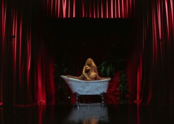 Σε φιλώ, Πέτρος