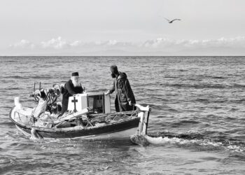 Υπερβατικές στιγμές σε ασπρόμαυρο φόντο