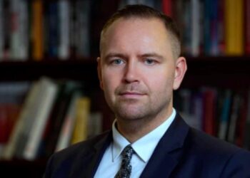 Το βίαιο παρελθόν του Κάρολ Ναβρότσκι