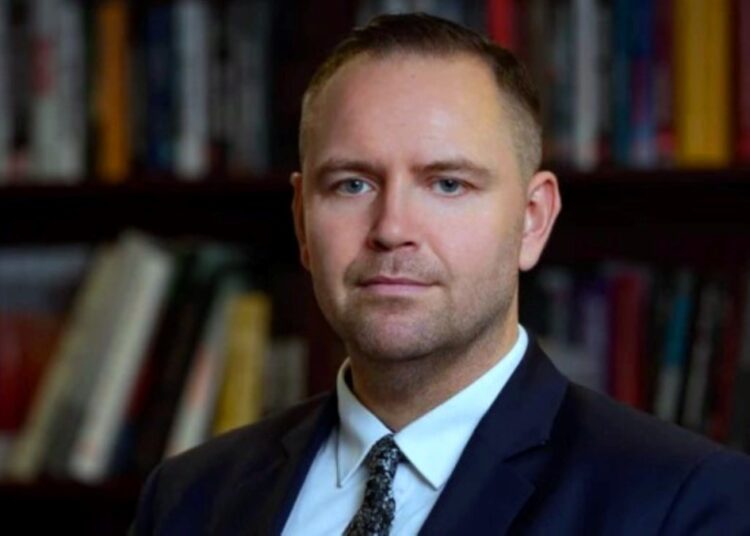 Το βίαιο παρελθόν του Κάρολ Ναβρότσκι