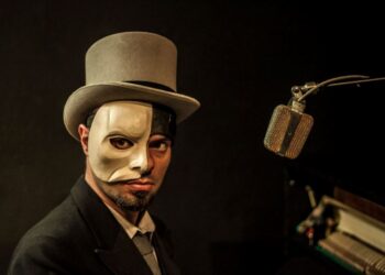 Γιώργος Τζιουβάρας – Tenorman: «Από μικρός μου άρεσε το μυστήριο, τα αστυνομικά, η όπερα, το ροκ, τα μιούζικαλ…»