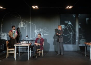 Γιατί ο «Εχθρός του λαού» μπορεί να είναι η παράσταση της χρονιάς