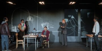 Γιατί ο «Εχθρός του λαού» μπορεί να είναι η παράσταση της χρονιάς