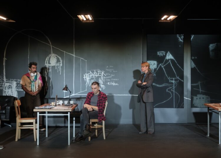 Γιατί ο «Εχθρός του λαού» μπορεί να είναι η παράσταση της χρονιάς