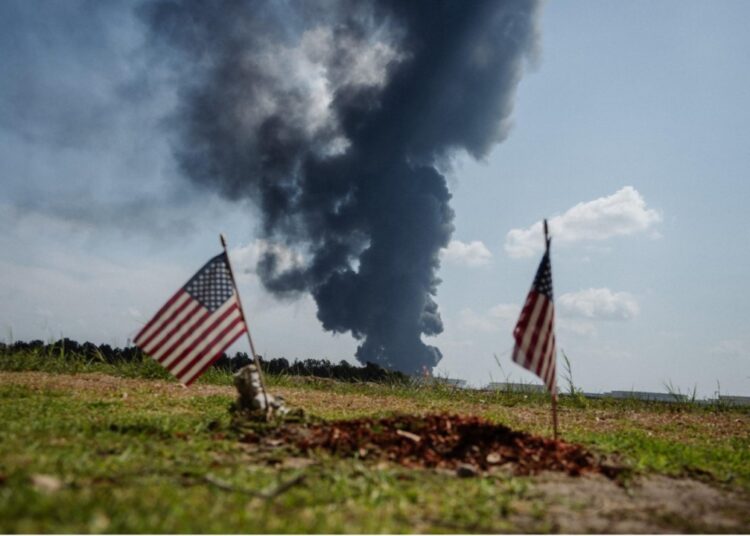 Ο Μισισιπής συνεχίζει να φλέγεται