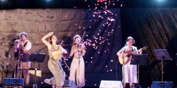 Τα λουλούδια θυμούνται και υμνούν