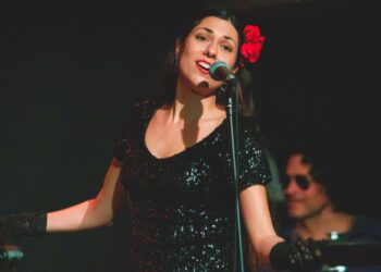 «ΖΗΤΩ τα λαϊκά κορίτσια!»